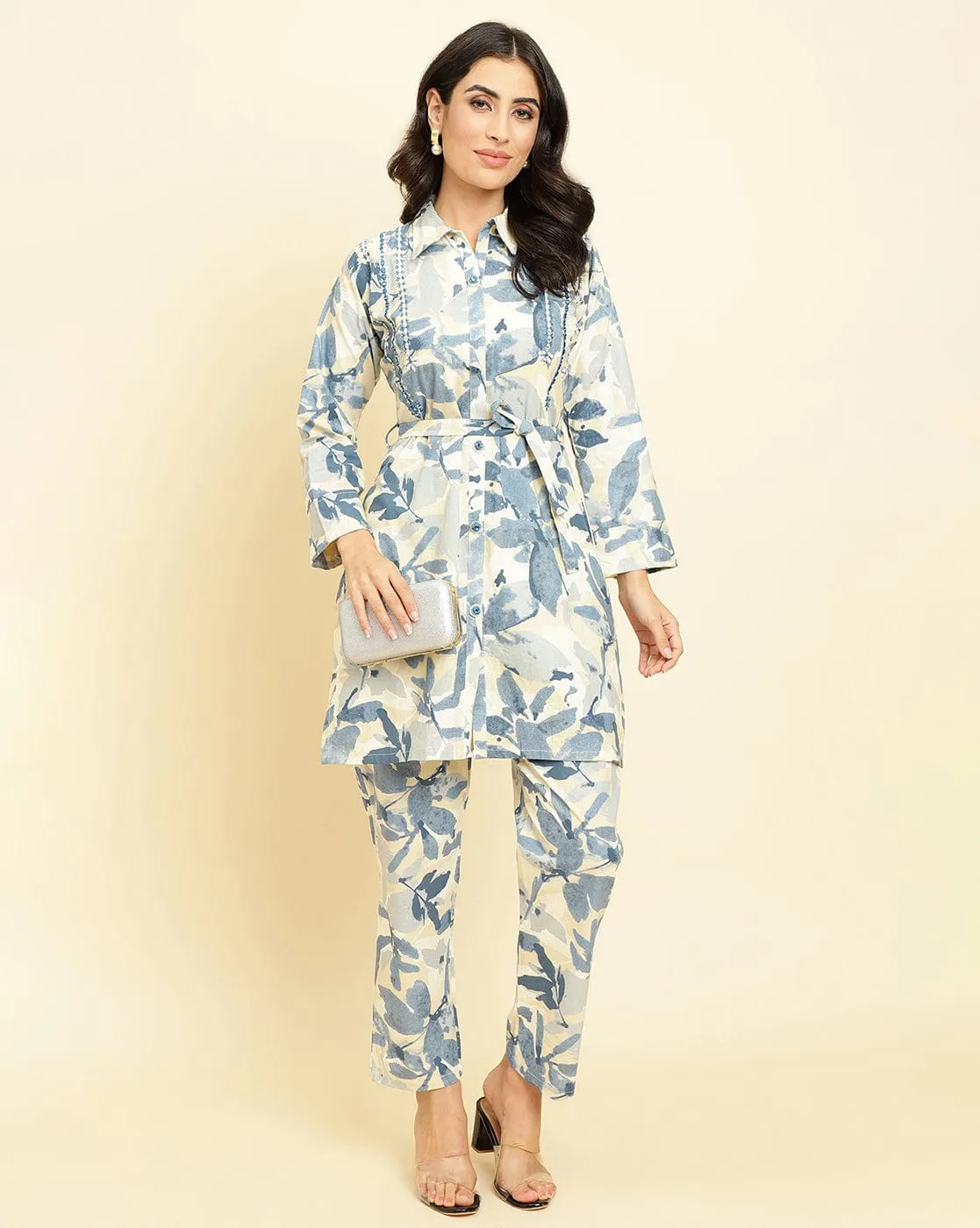 Varanga Women Off White &Blue Floral Printed Straight Kurta Paired With Tonal Printed Bottom