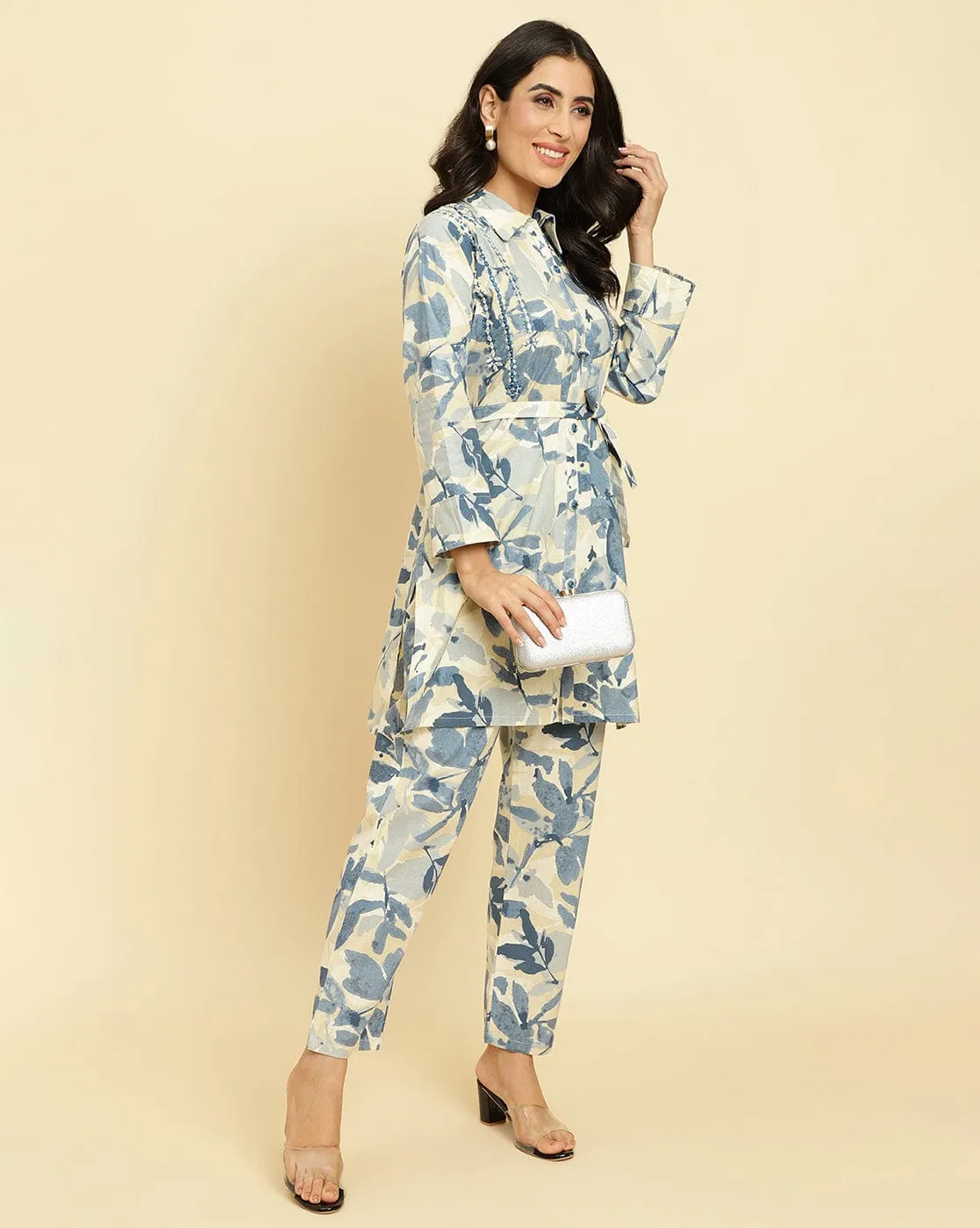 Varanga Women Off White &Blue Floral Printed Straight Kurta Paired With Tonal Printed Bottom