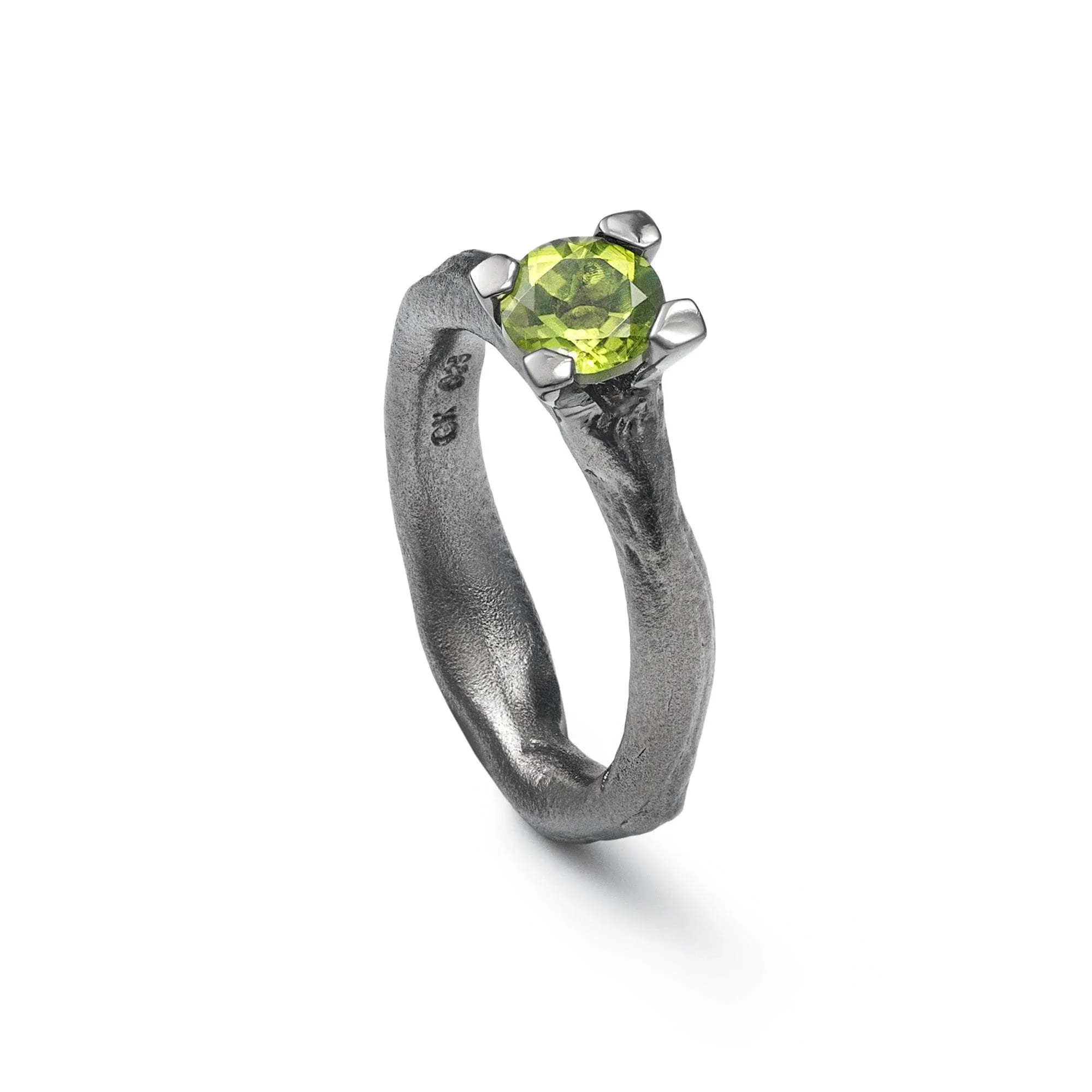 Vau Peridot Ring