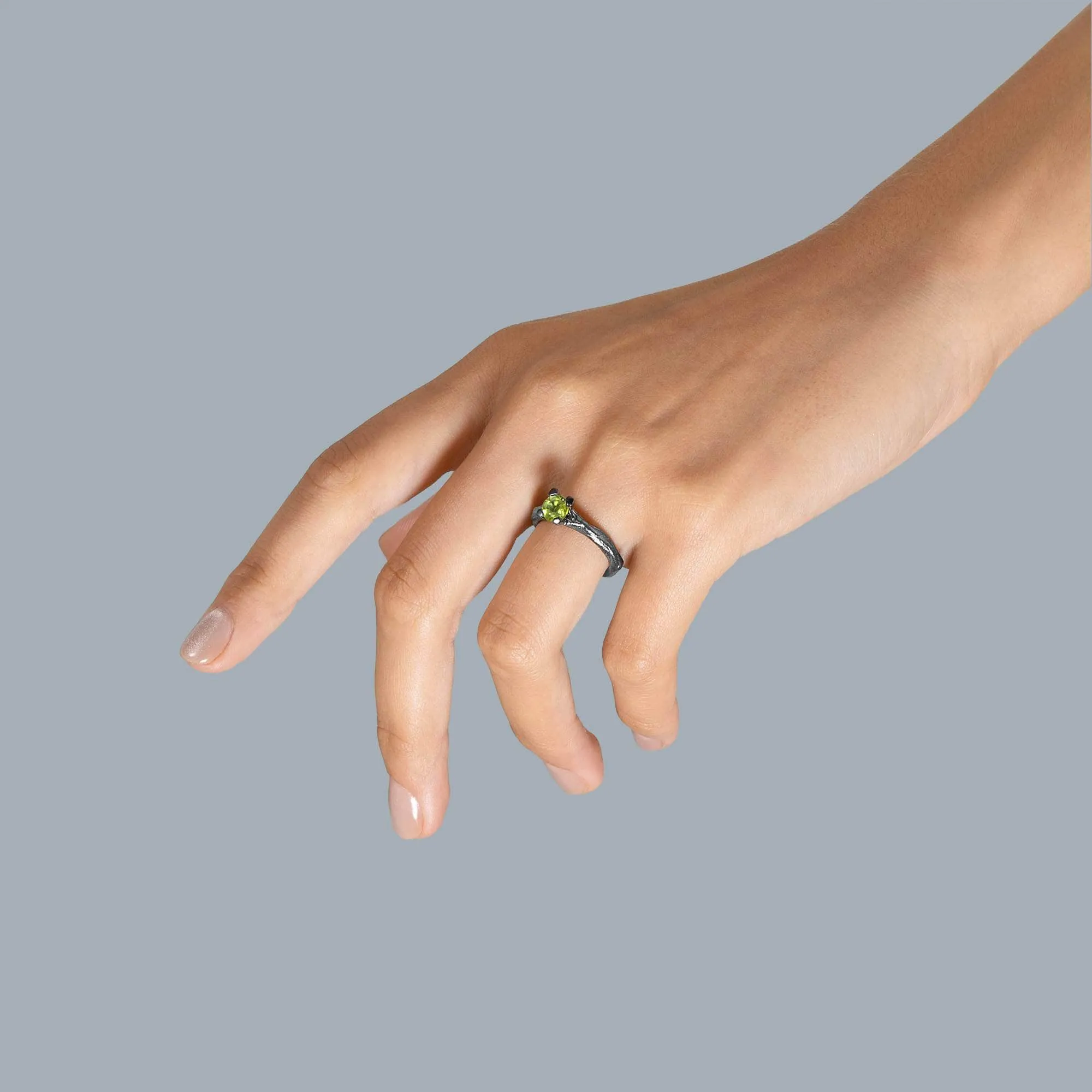 Vau Peridot Ring